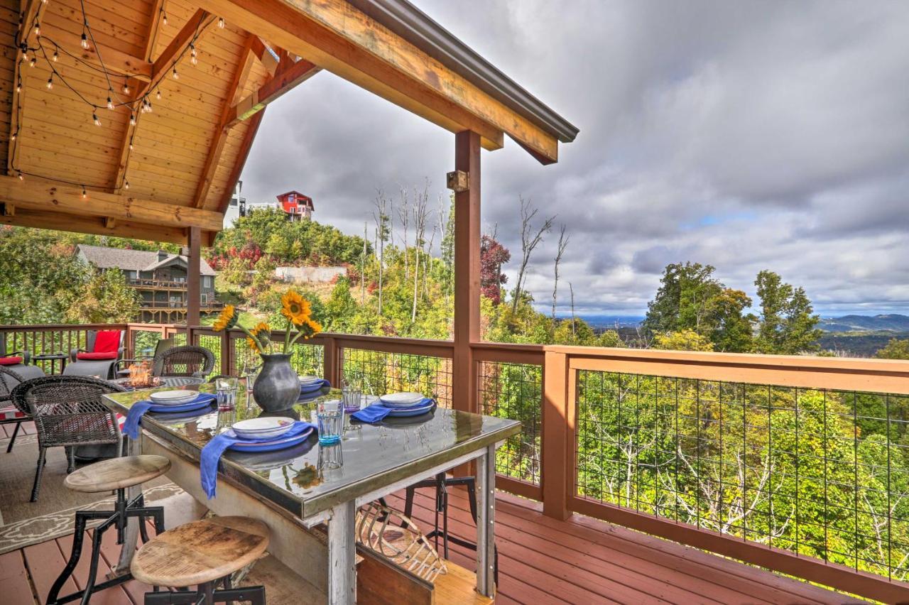 Holiday home Woodsy Retreat With Fire Pit And Amenities Gatlinburg