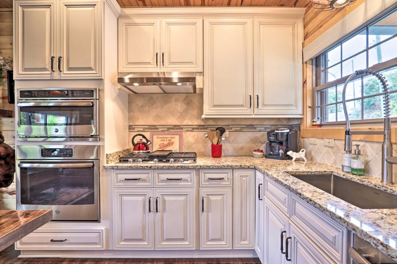 Holiday home Woodsy Retreat With Fire Pit And Amenities Gatlinburg