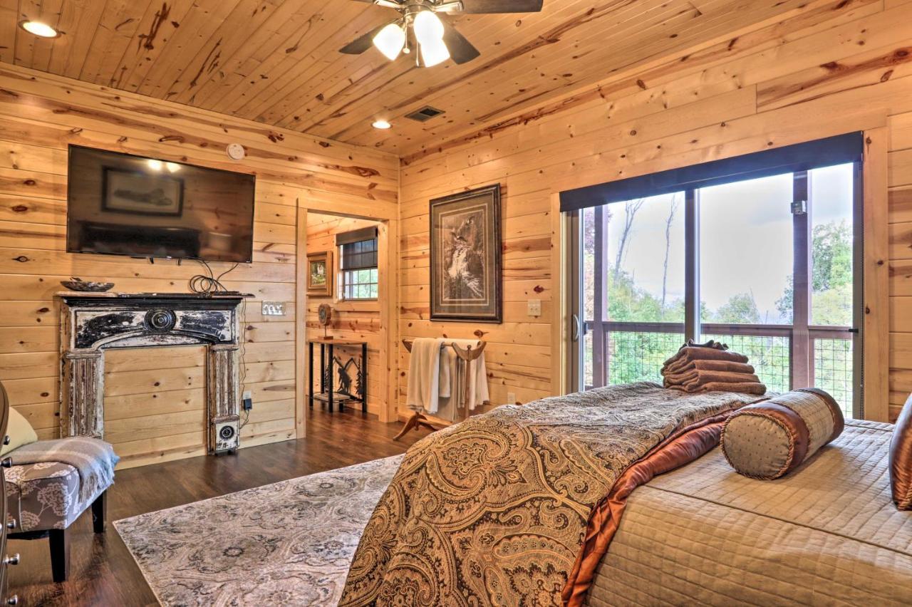 Woodsy Retreat With Fire Pit And Amenities Holiday home