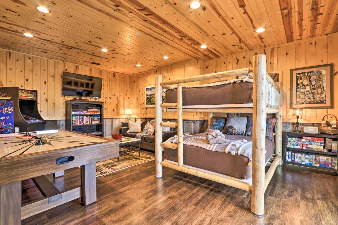 Holiday home Woodsy Retreat With Fire Pit And Amenities Gatlinburg