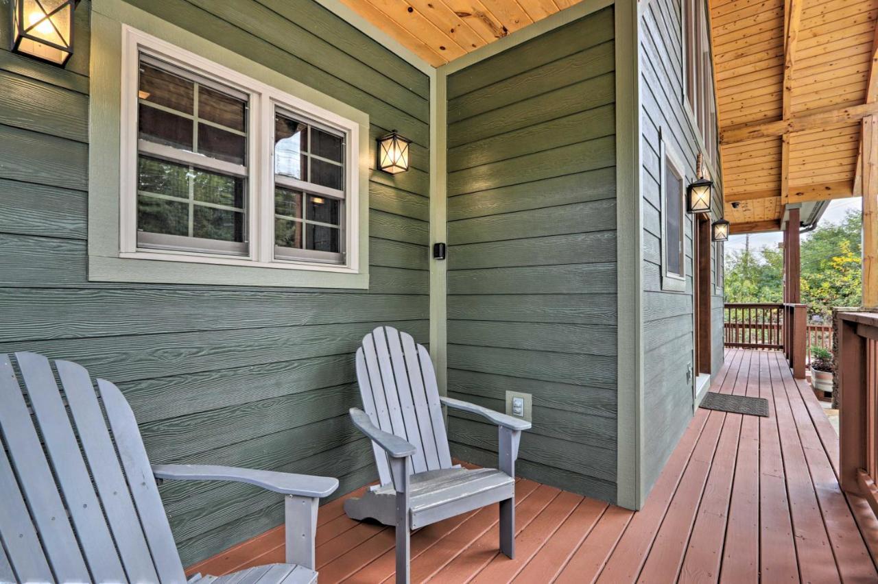 Woodsy Retreat With Fire Pit And Amenities Holiday home