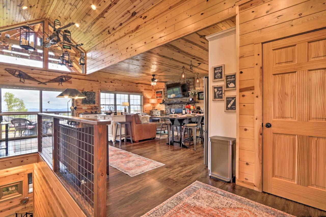 Woodsy Retreat With Fire Pit And Amenities Holiday home