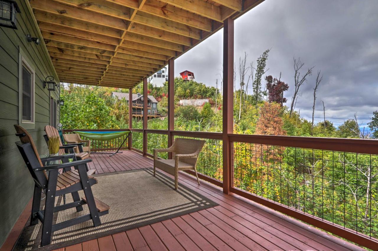 Holiday home Woodsy Retreat With Fire Pit And Amenities Gatlinburg