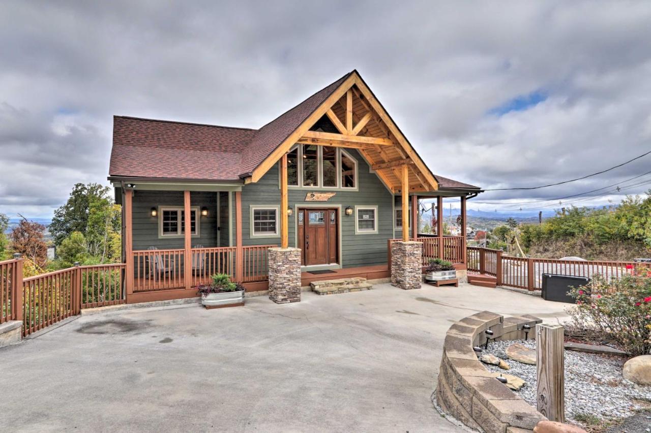 Holiday home Woodsy Retreat With Fire Pit And Amenities Gatlinburg