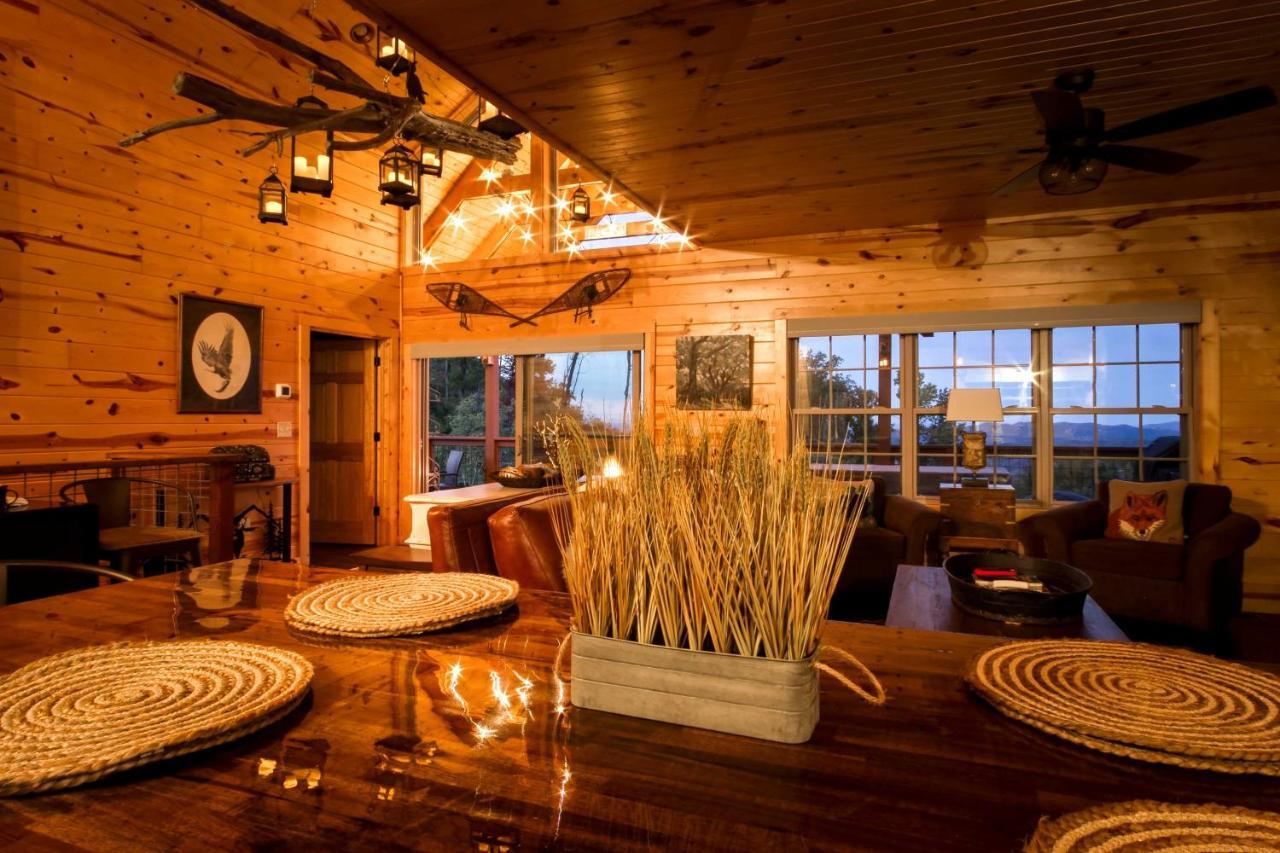 Woodsy Retreat With Fire Pit And Amenities