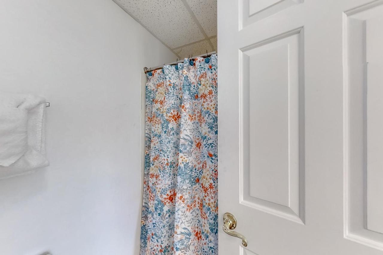 Gatlinburg Towers & Bungalow Holiday home *