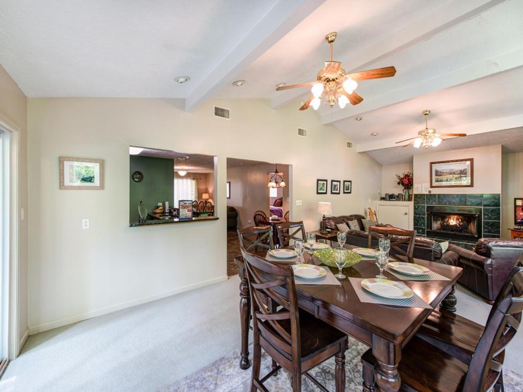 River Cottage, 3 Bedrooms, Sleeps 8, Downtown, Pets, Hot Tub, Jacuzzi