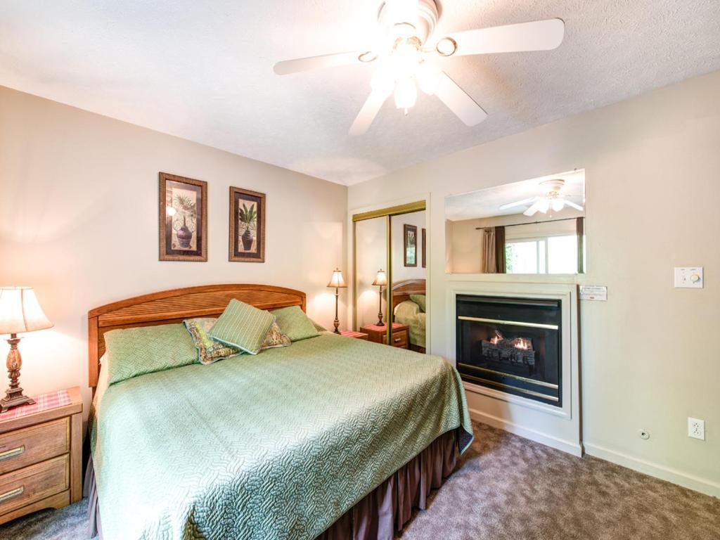 Holiday home River Cottage, 3 Bedrooms, Sleeps 8, Downtown, Pets, Hot Tub, Jacuzzi Gatlinburg