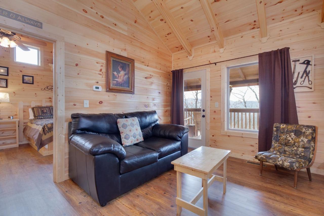 Always, 1 Bedroom, Hot Tub, Jetted Tub, Fireplace, Wifi, Sleeps 2 *