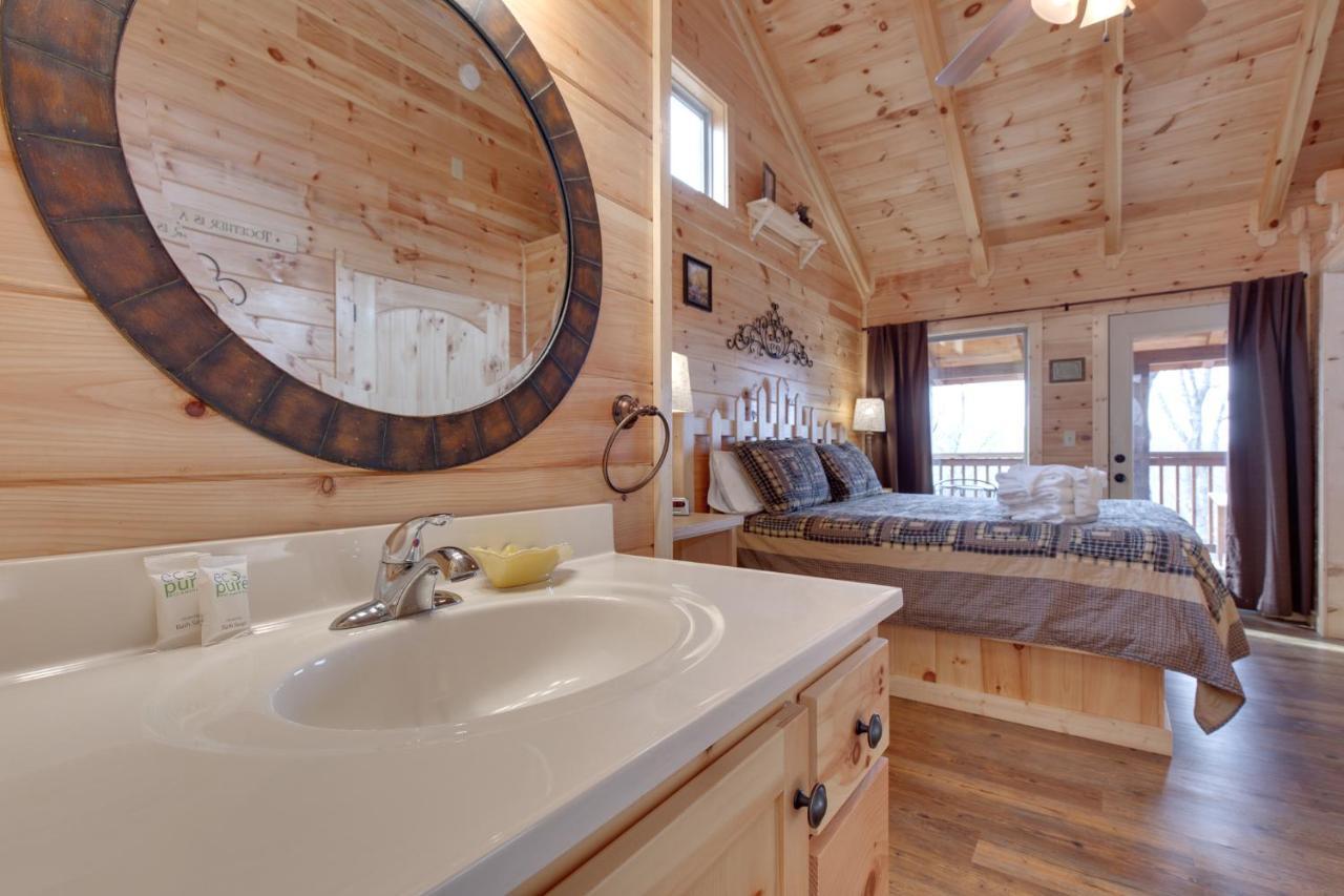 Always, 1 Bedroom, Hot Tub, Jetted Tub, Fireplace, Wifi, Sleeps 2 *