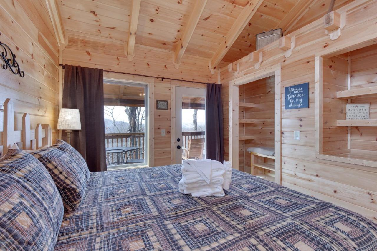 Always, 1 Bedroom, Hot Tub, Jetted Tub, Fireplace, Wifi, Sleeps 2 Holiday home *