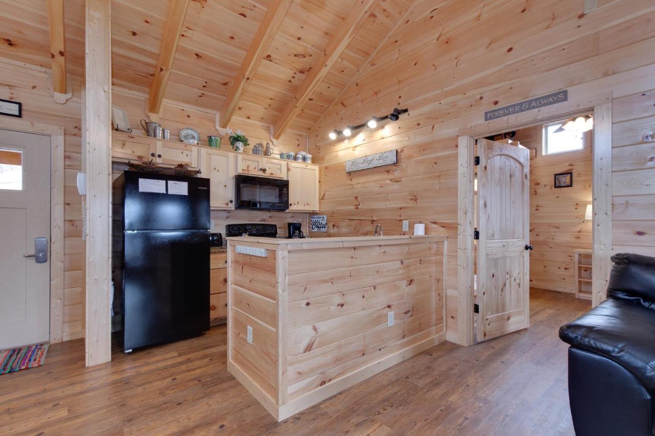 Always, 1 Bedroom, Hot Tub, Jetted Tub, Fireplace, Wifi, Sleeps 2