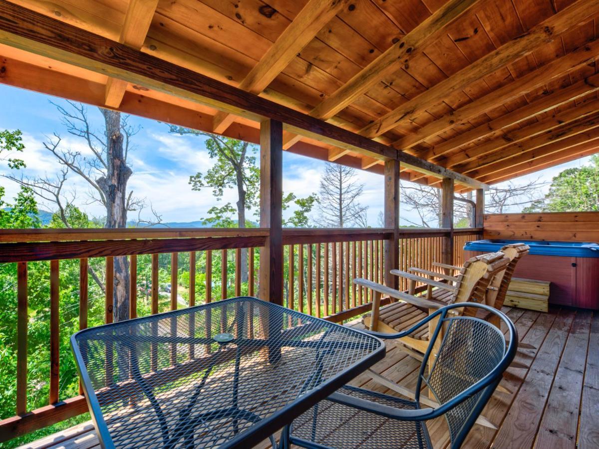 Always, 1 Bedroom, Hot Tub, Jetted Tub, Fireplace, Wifi, Sleeps 2 Holiday home Gatlinburg