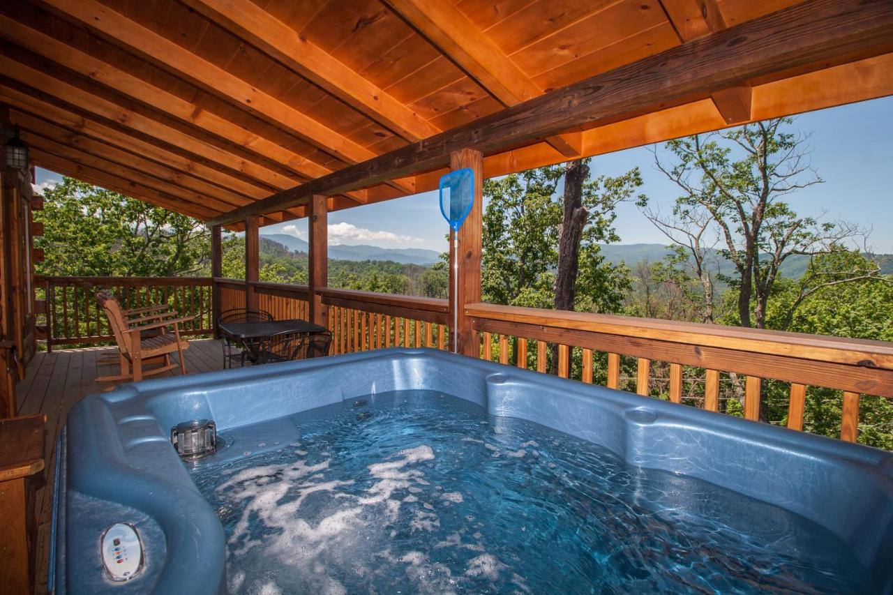 Always, 1 Bedroom, Hot Tub, Jetted Tub, Fireplace, Wifi, Sleeps 2 Holiday home *