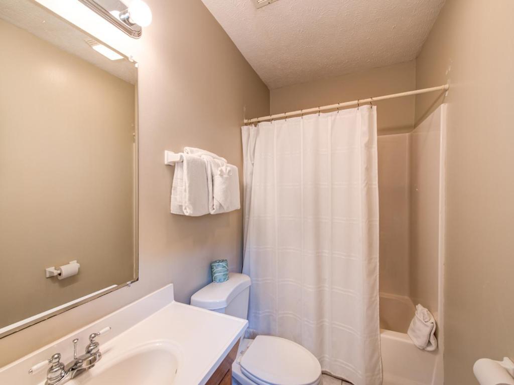 Holiday home River Cottage, 3 Bedrooms, Sleeps 8, Downtown, Pets, Hot Tub, Jacuzzi
