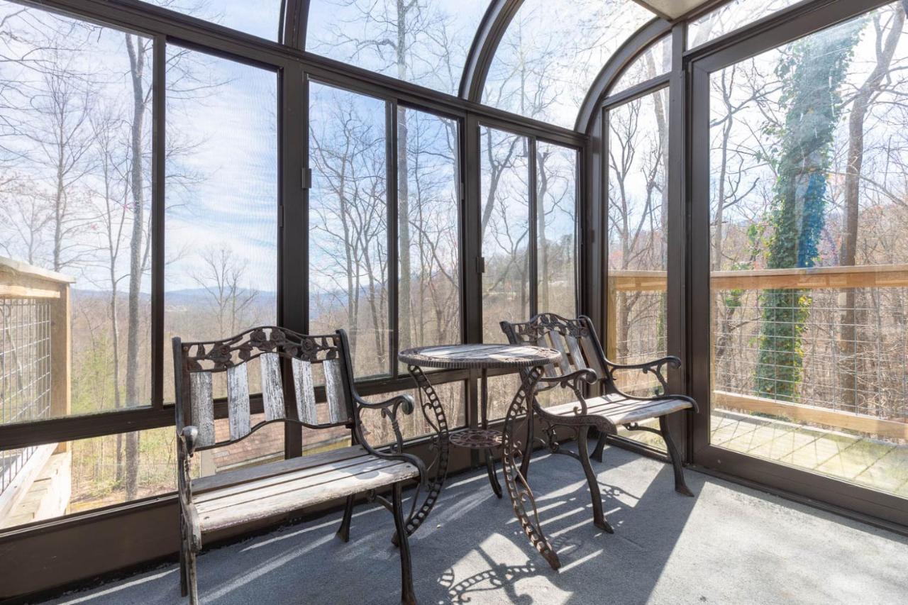 Bear View Chalet, 3 Bedroom, Pool, Pets, Arcades, Wifi, Hot Tub, Sleeps 12 Holiday home *