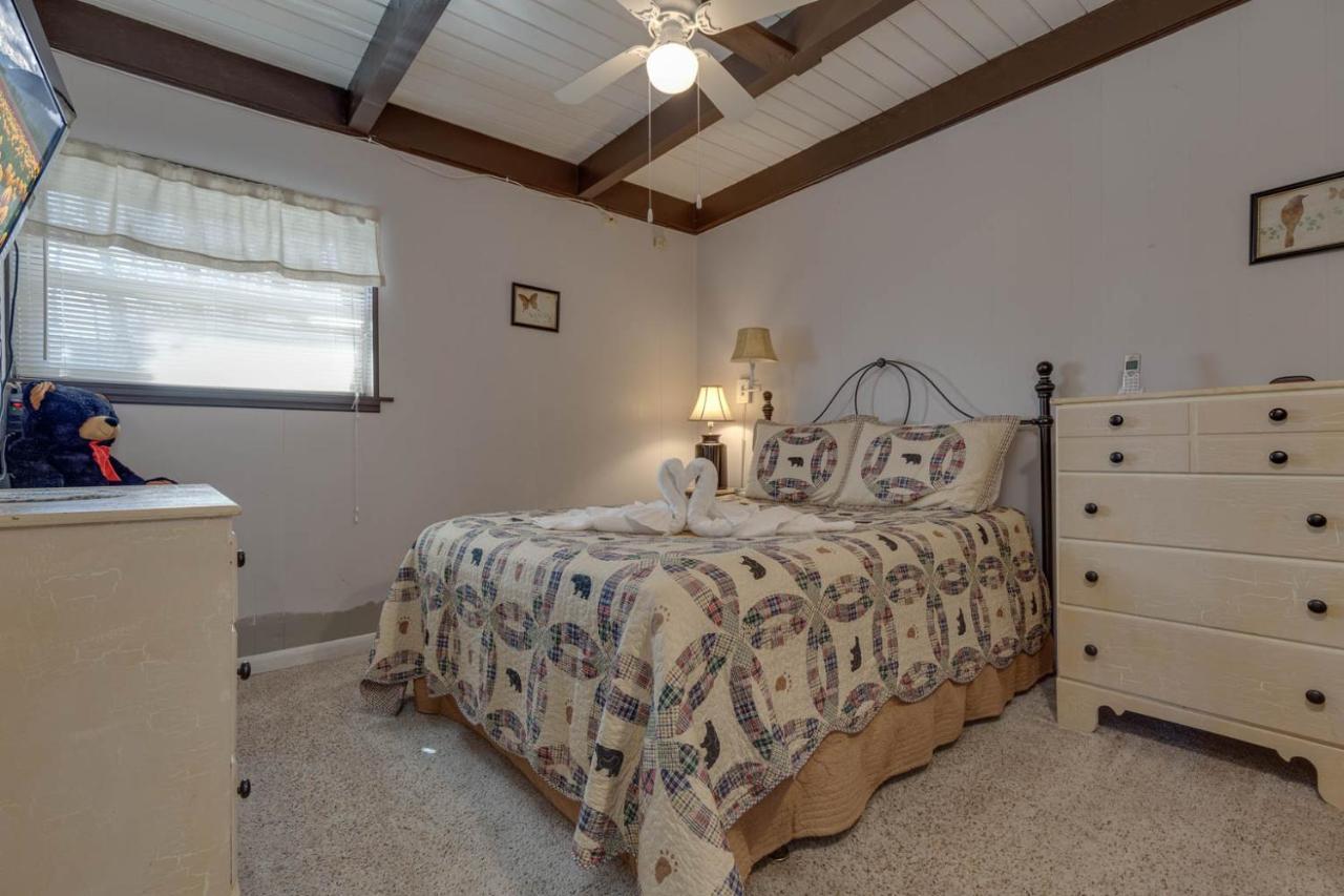 Holiday home Bear View Chalet, 3 Bedroom, Pool, Pets, Arcades, Wifi, Hot Tub, Sleeps 12
