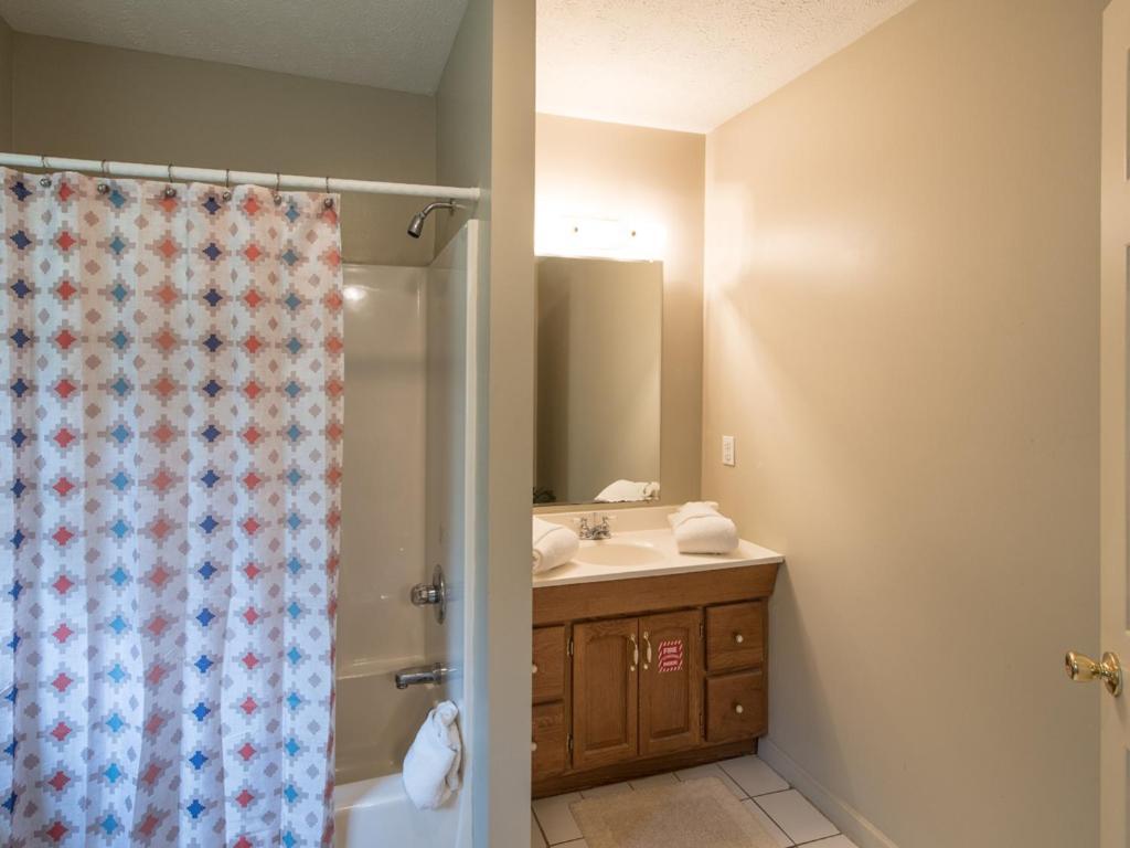 River Cottage, 3 Bedrooms, Sleeps 8, Downtown, Pets, Hot Tub, Jacuzzi Holiday home