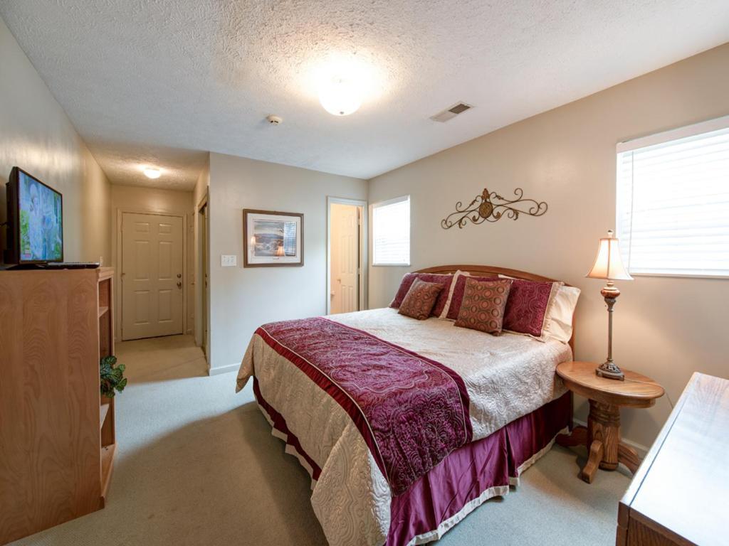 Holiday home River Cottage, 3 Bedrooms, Sleeps 8, Downtown, Pets, Hot Tub, Jacuzzi Gatlinburg