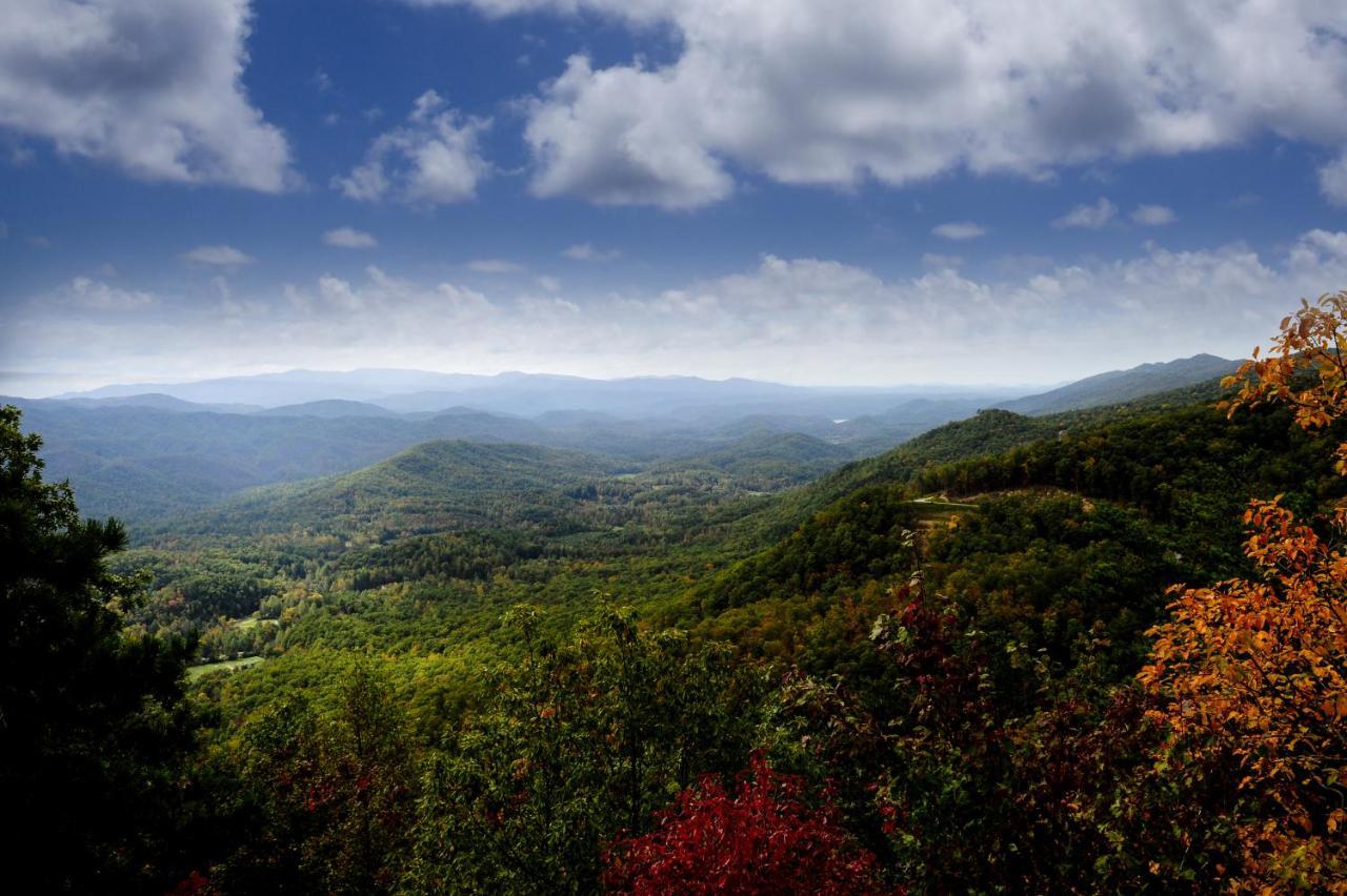 Bear View Chalet, 3 Bedroom, Pool, Pets, Arcades, Wifi, Hot Tub, Sleeps 12 * Gatlinburg