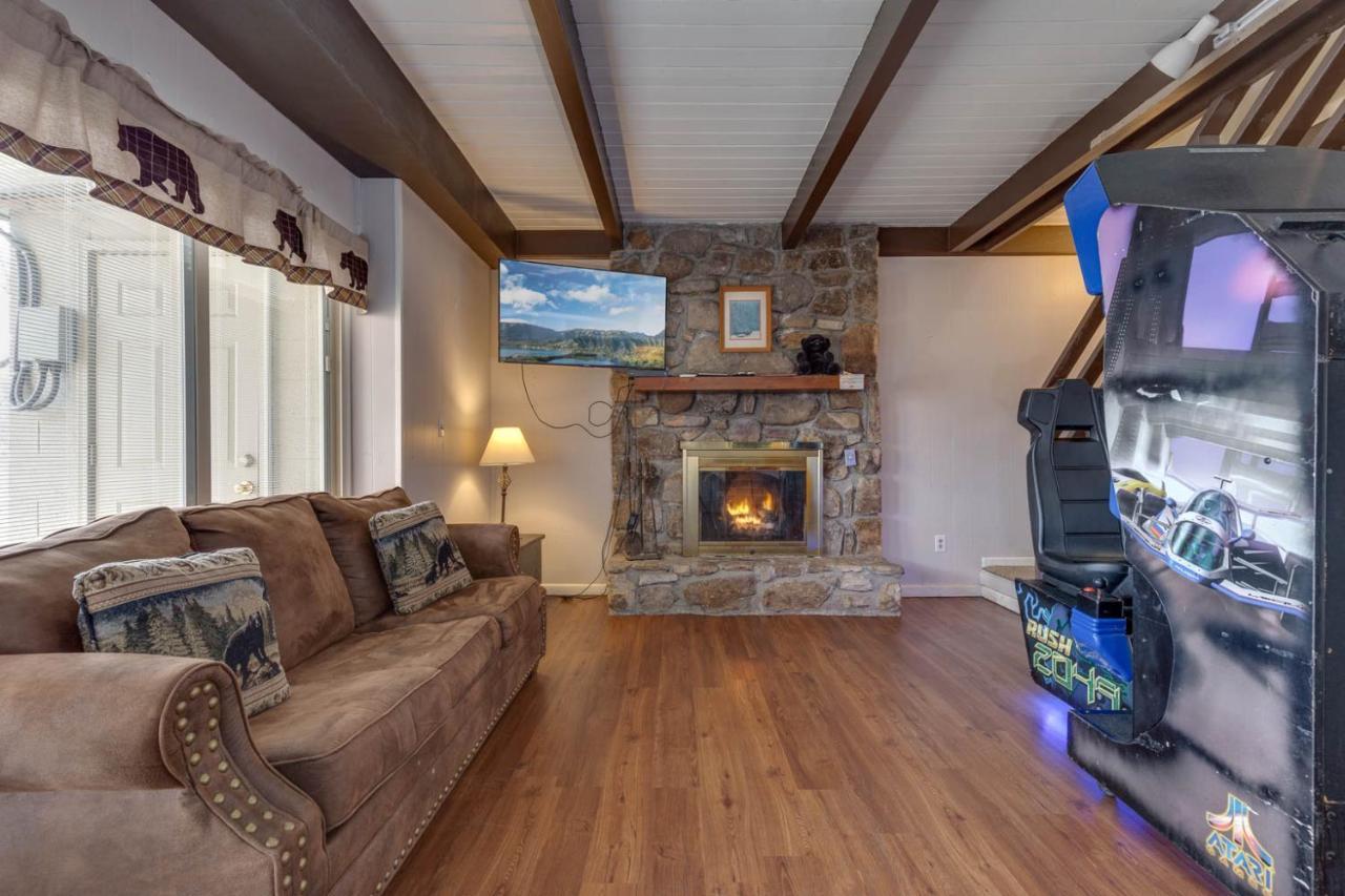 Bear View Chalet, 3 Bedroom, Pool, Pets, Arcades, Wifi, Hot Tub, Sleeps 12 Holiday home Gatlinburg