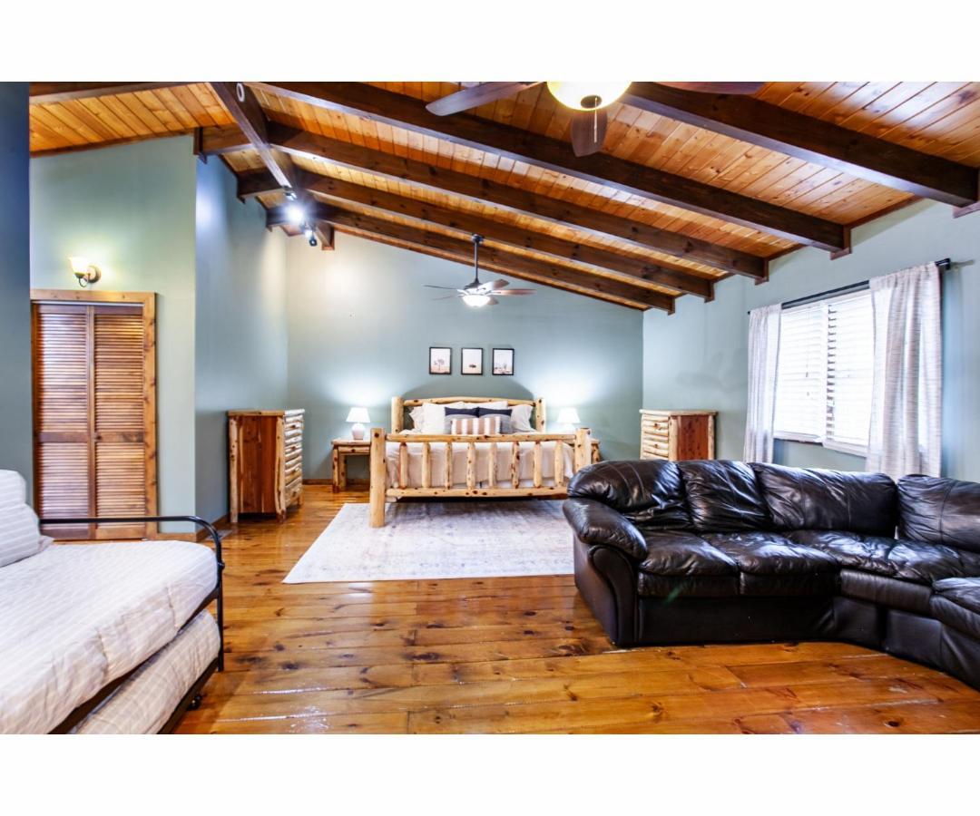 Hideaway - Hot Tub, Fireplace, Grill Holiday home