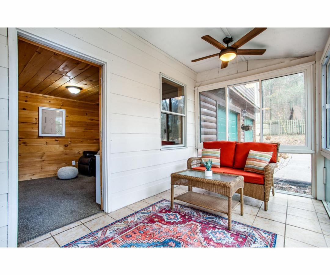 Hideaway - Hot Tub, Fireplace, Grill *
