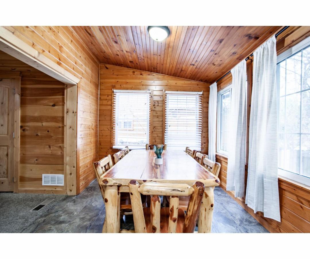 Hideaway - Hot Tub, Fireplace, Grill *