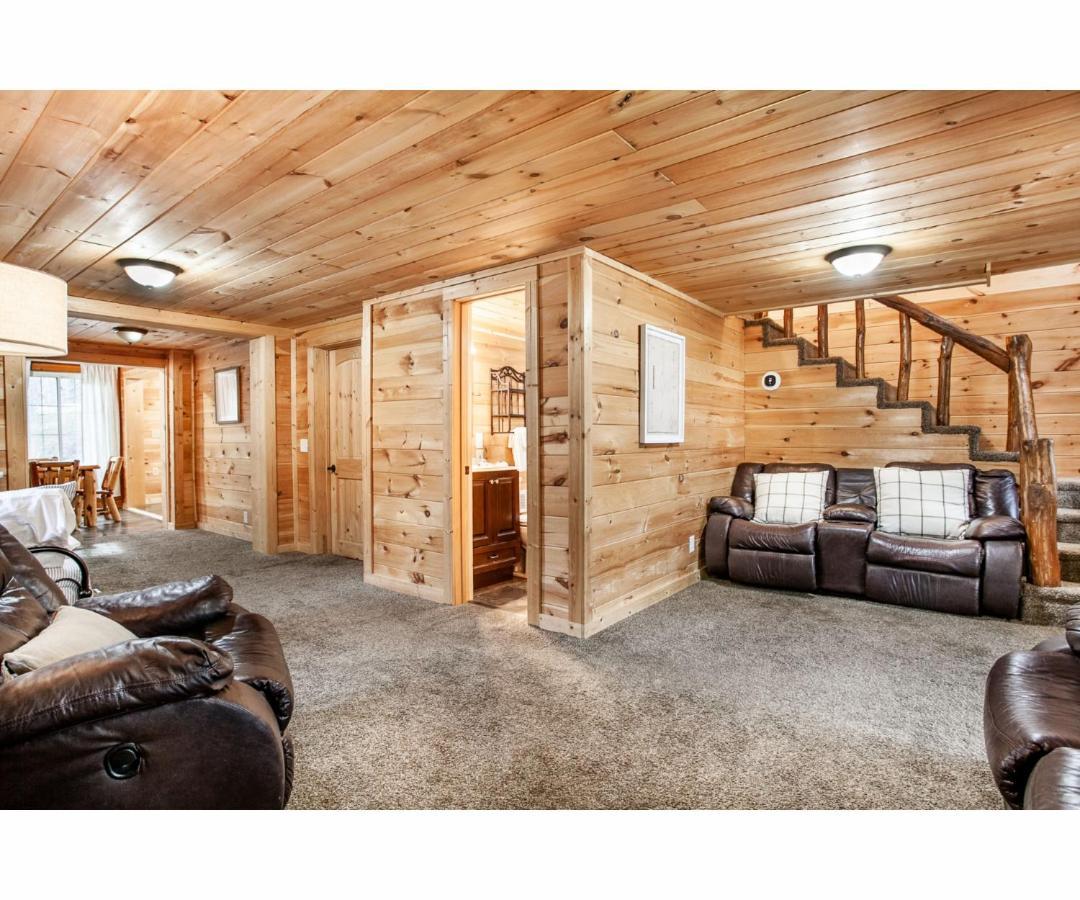 Hideaway - Hot Tub, Fireplace, Grill