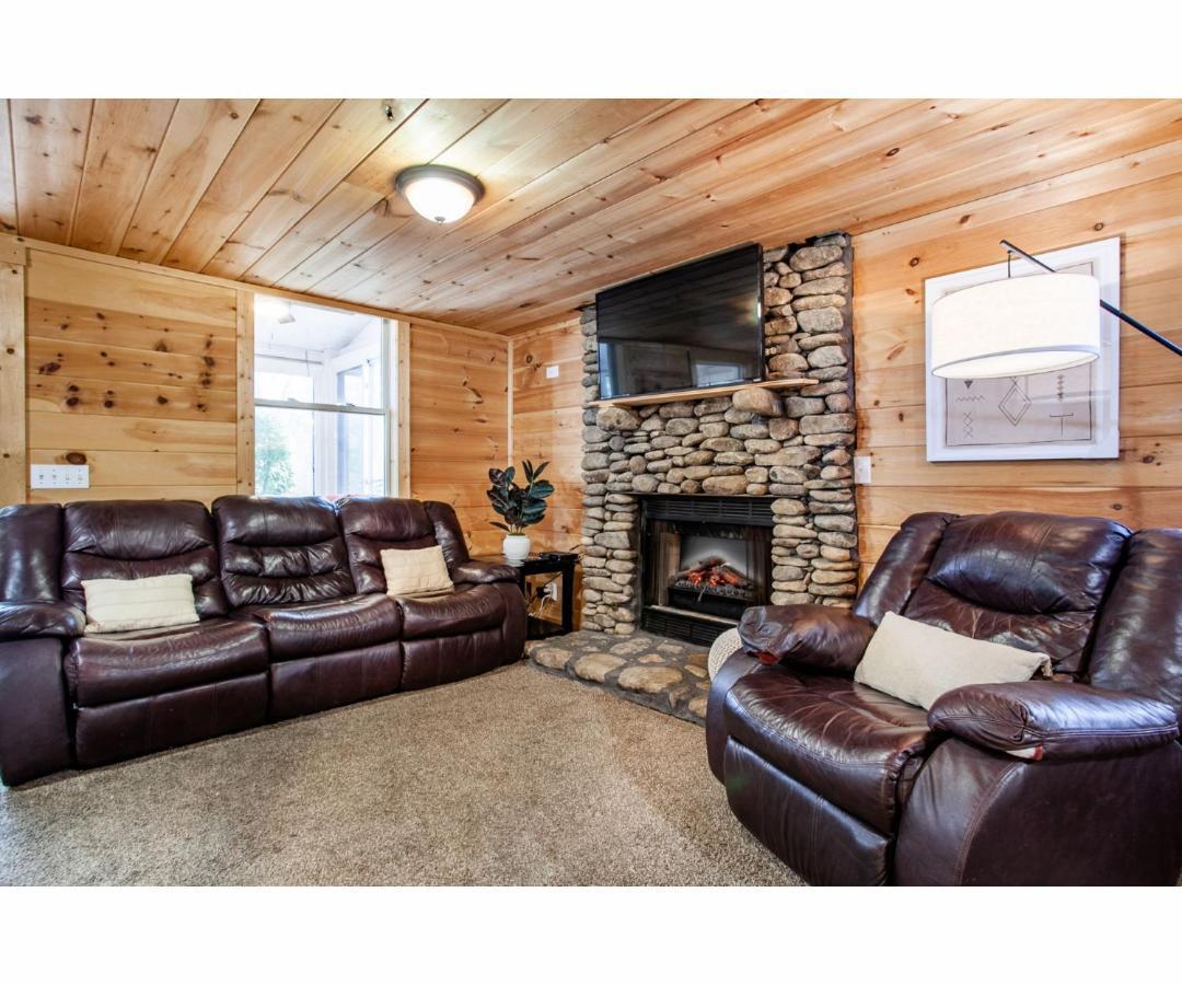 Hideaway - Hot Tub, Fireplace, Grill * Gatlinburg