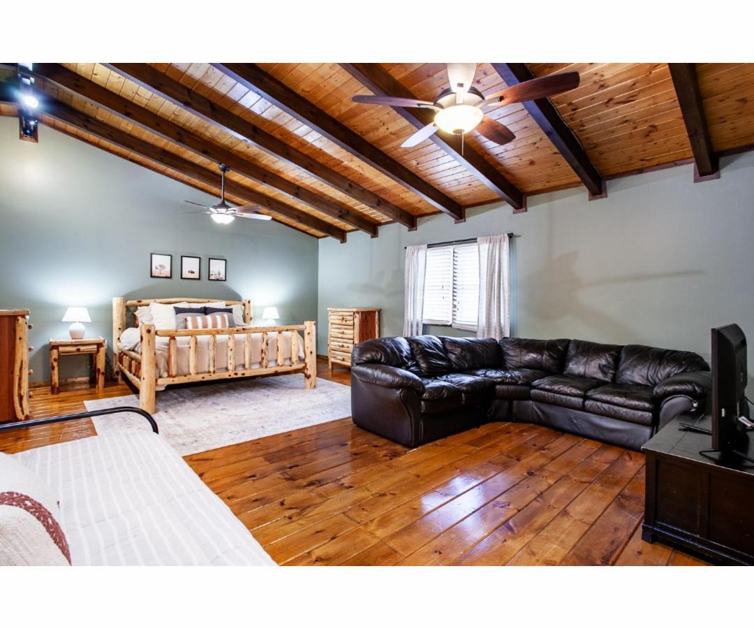 Hideaway - Hot Tub, Fireplace, Grill * Gatlinburg
