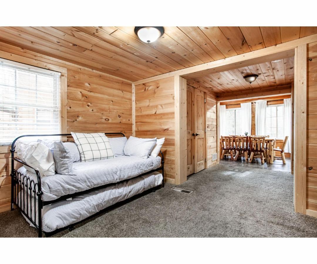 Hideaway - Hot Tub, Fireplace, Grill Gatlinburg