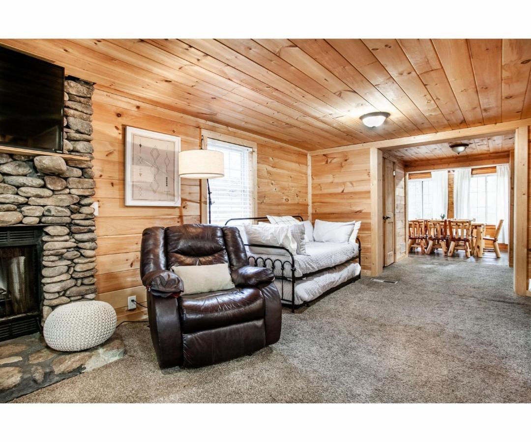 Hideaway - Hot Tub, Fireplace, Grill Holiday home