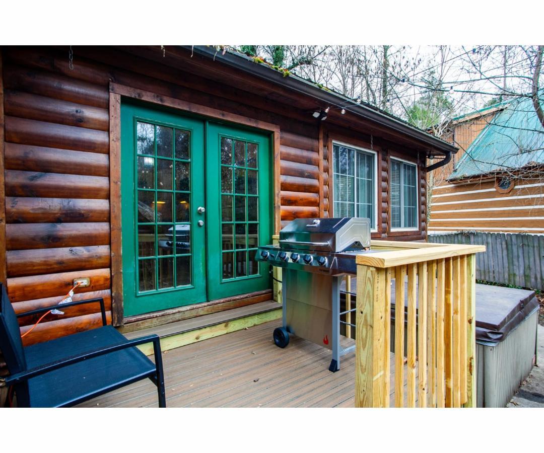 Hideaway - Hot Tub, Fireplace, Grill Holiday home