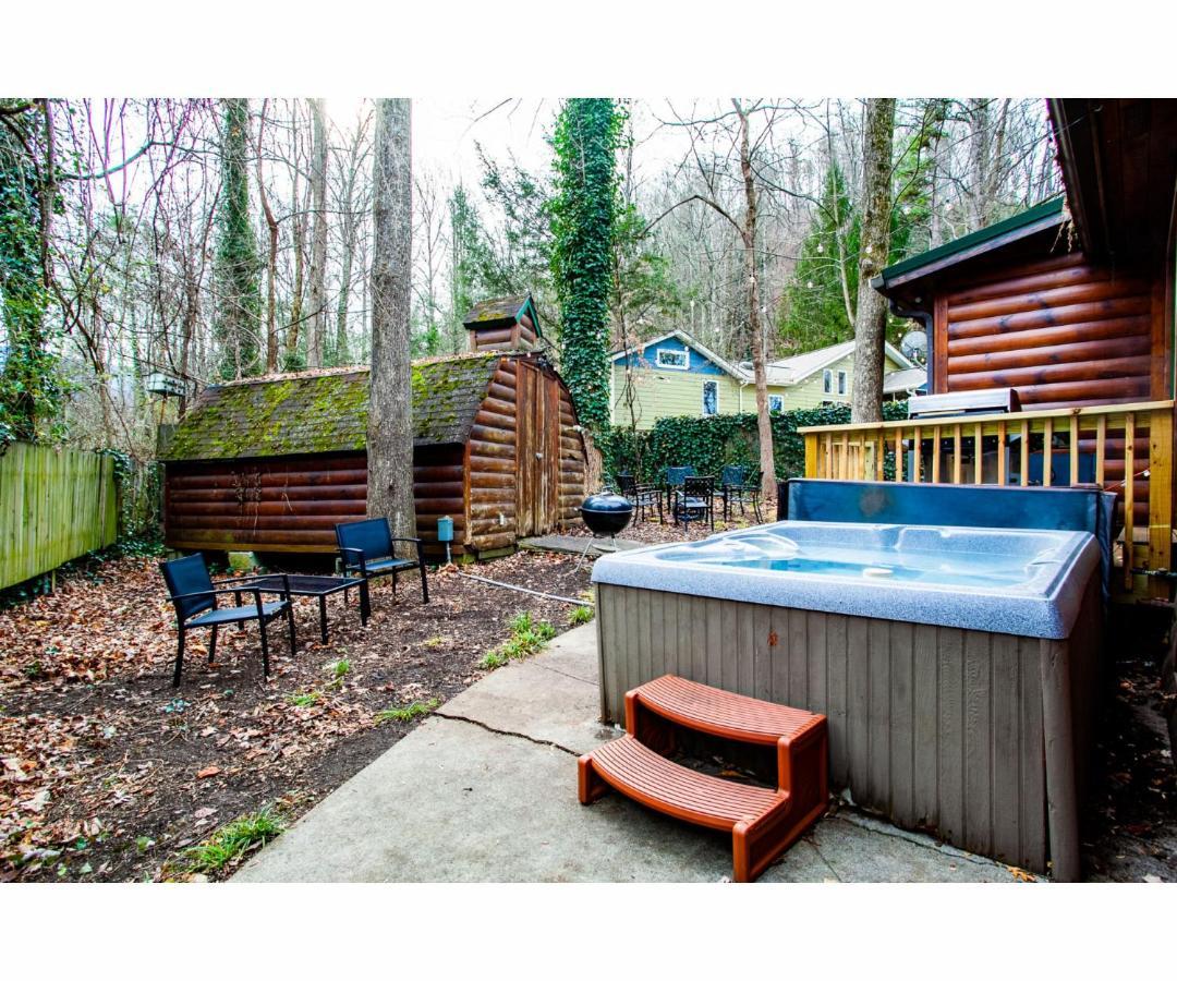 Hideaway - Hot Tub, Fireplace, Grill