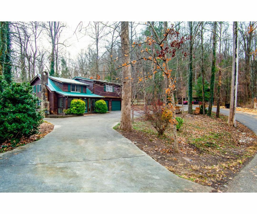 Hideaway - Hot Tub, Fireplace, Grill * Gatlinburg