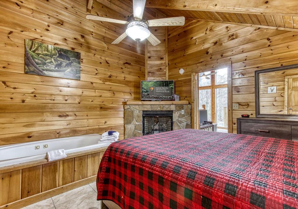 Bucky's Bungalow, Hot Tub, 1089 Of Free Attraction Tickets For Each Paid Day, Dollywood And More!
