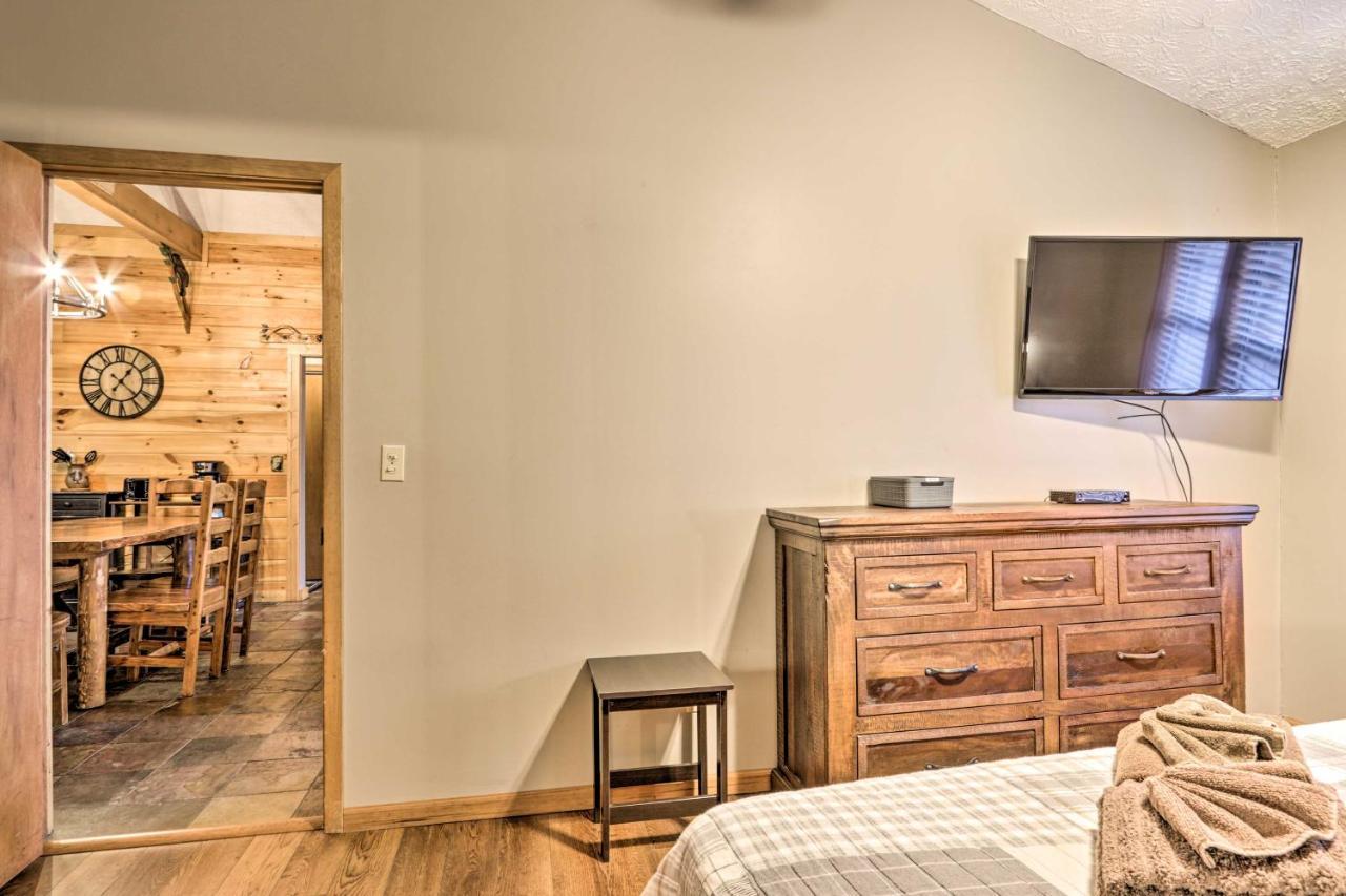 Holiday home Honey Bear Hideaway With Hot Tub And Mtn Views!