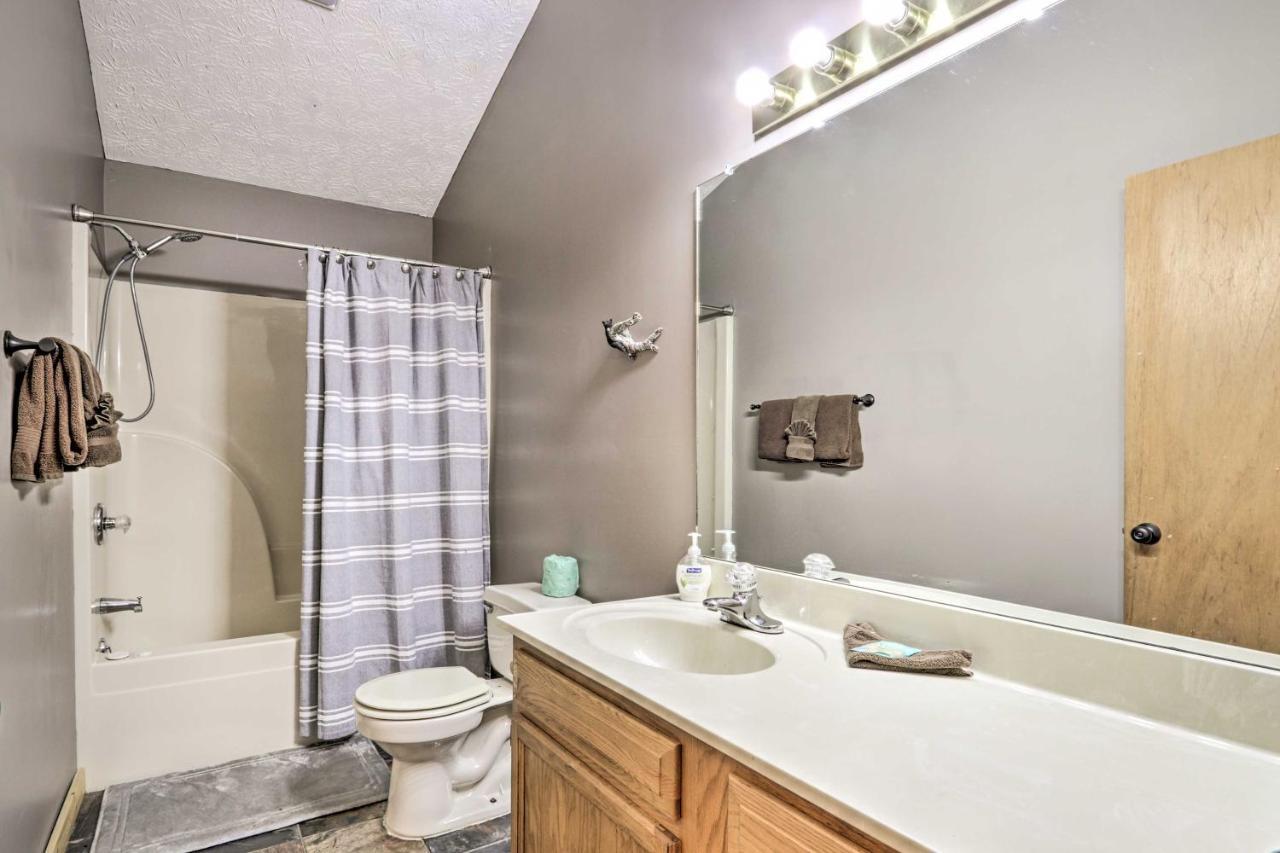 Holiday home Honey Bear Hideaway With Hot Tub And Mtn Views!