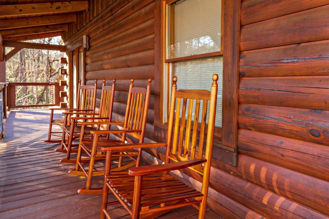 Yogis Lair, Hot Tub, Foosball, Wifi, 1089 Free Tickets Each Paid Day, Dollywood And Holiday home *