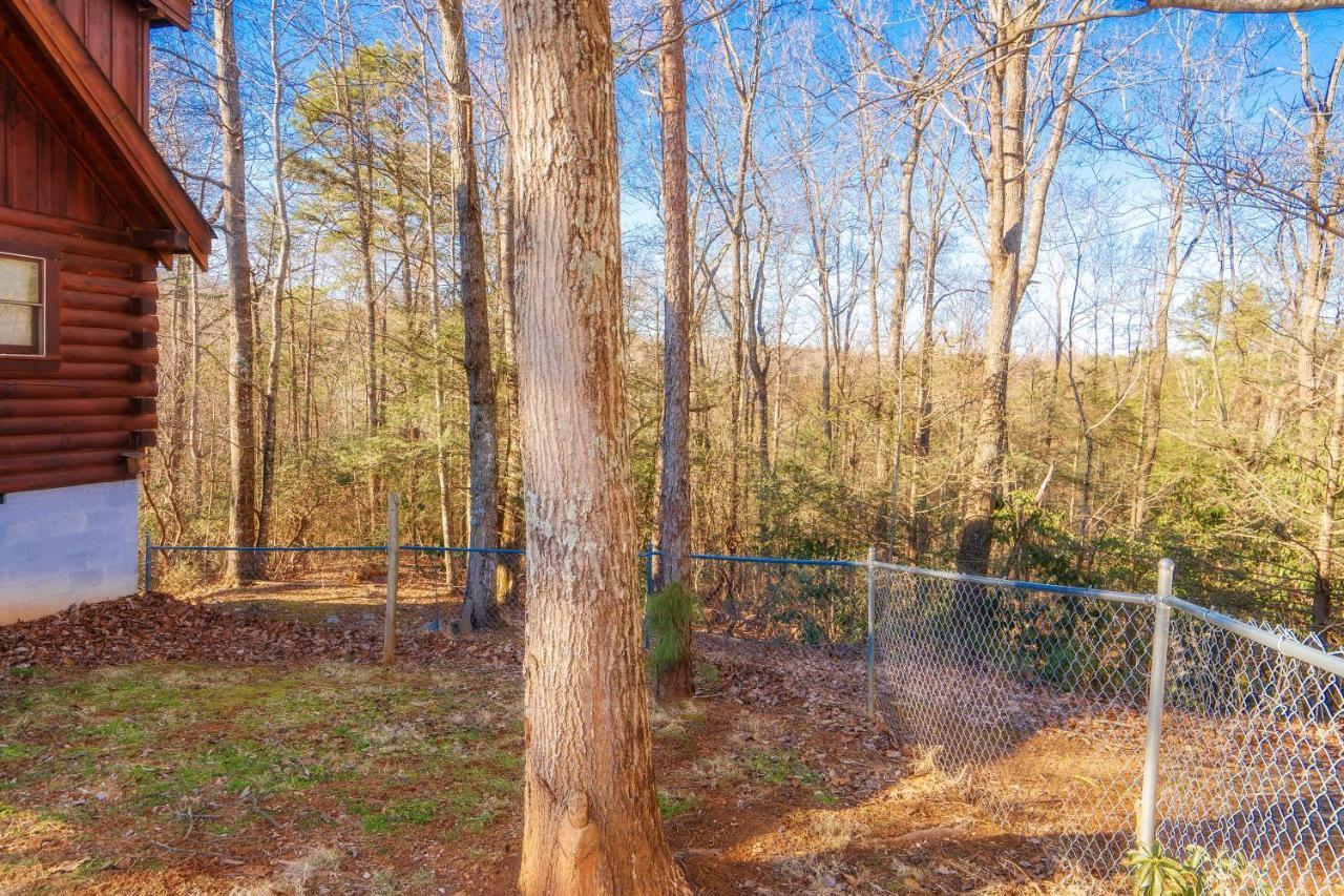Yogis Lair, Hot Tub, Foosball, Wifi, 1089 Free Tickets Each Paid Day, Dollywood And Holiday home *
