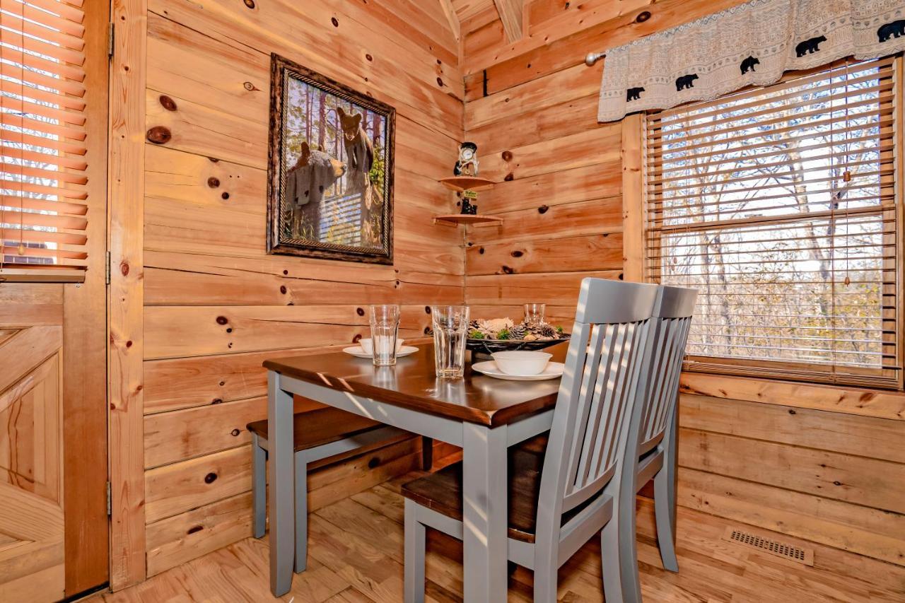 Yogis Lair, Hot Tub, Foosball, Wifi, 1089 Free Tickets Each Paid Day, Dollywood And Holiday home