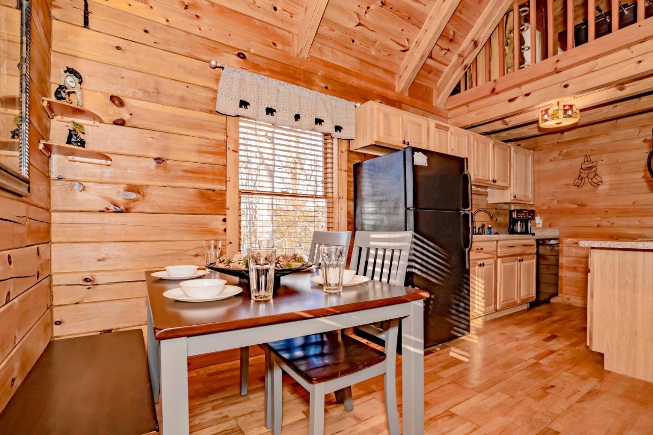 Holiday home Yogis Lair, Hot Tub, Foosball, Wifi, 1089 Free Tickets Each Paid Day, Dollywood And *