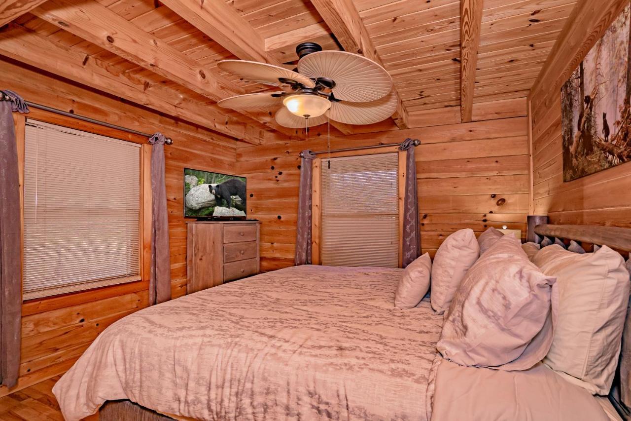 Yogis Lair, Hot Tub, Foosball, Wifi, 1089 Free Tickets Each Paid Day, Dollywood And Holiday home *