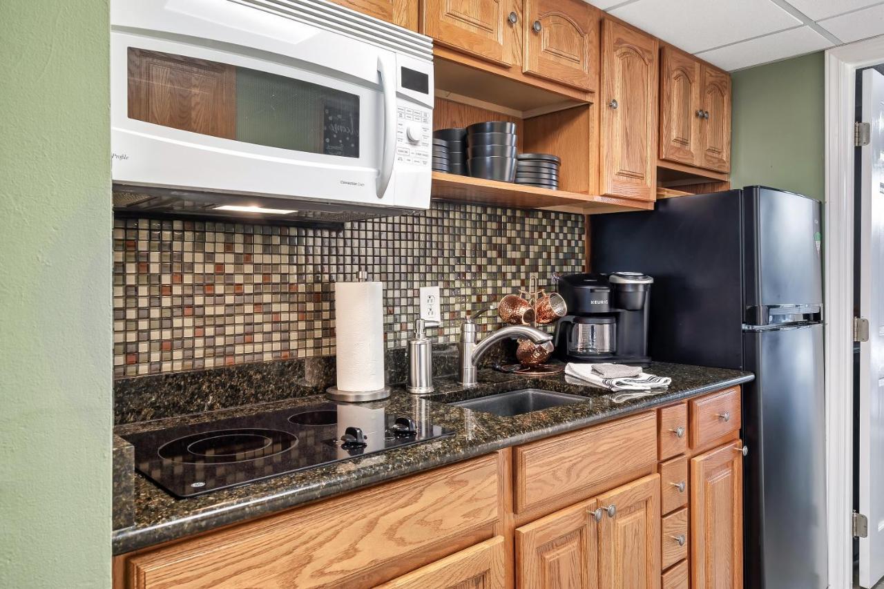 Apartment Lovely W/ Indoor Pool *only Steps To Parkway Gatlinburg