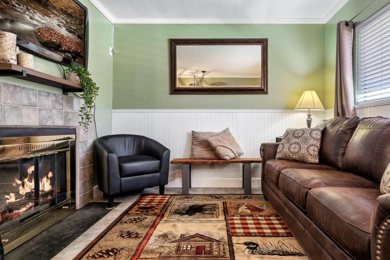 Lovely W/ Indoor Pool *only Steps To Parkway Apartment Gatlinburg
