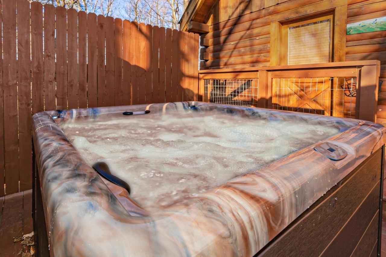 Holiday home Yogis Lair, Hot Tub, Foosball, Wifi, 1089 Free Tickets Each Paid Day, Dollywood And *