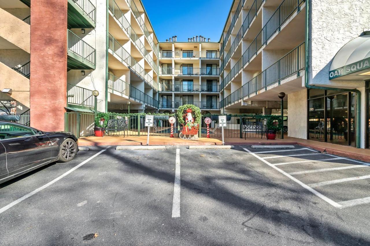 Apartment Lovely W/ Indoor Pool *only Steps To Parkway Gatlinburg