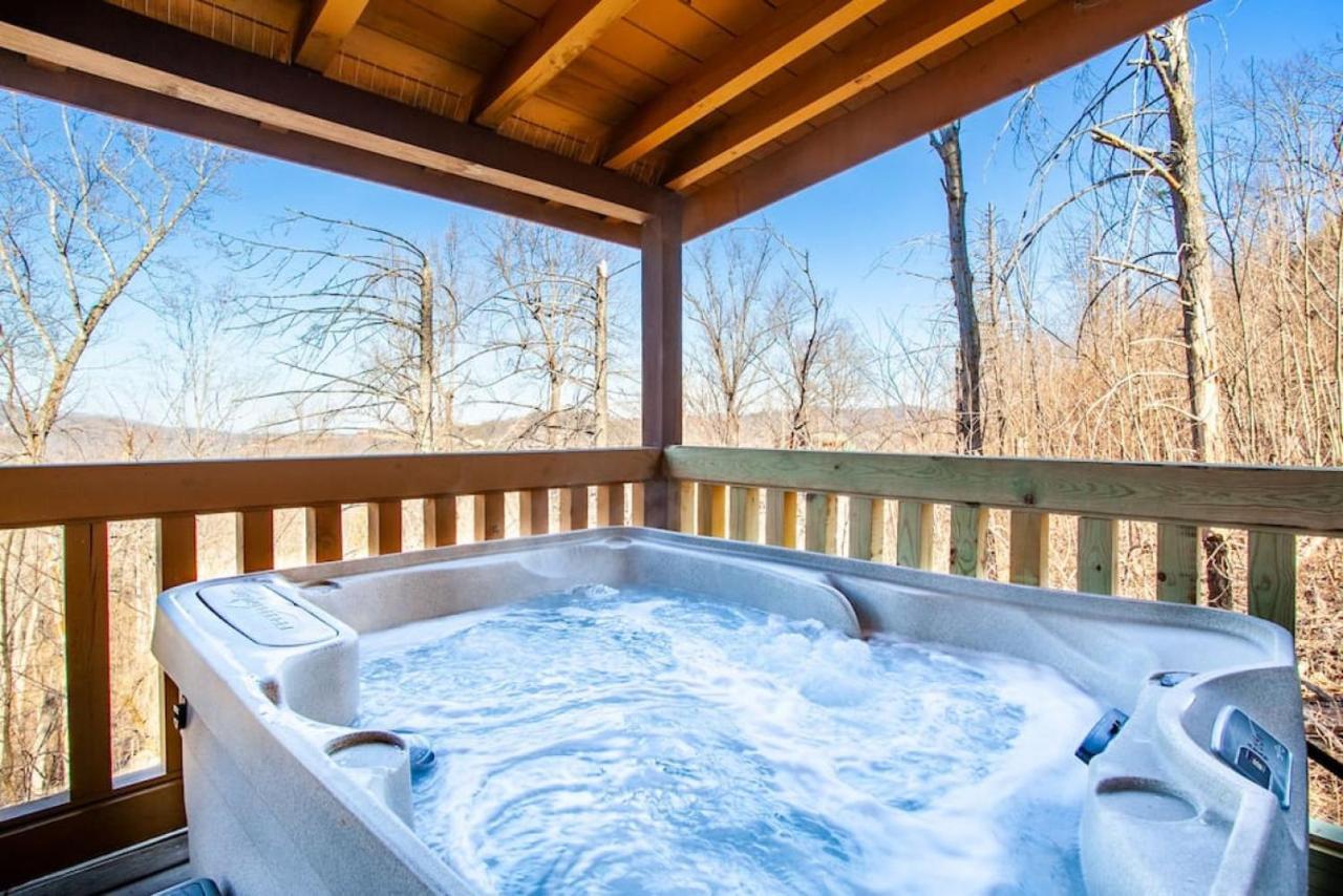 Whisk A Way With Hot Tub, Pool Table And Jacuzzi *