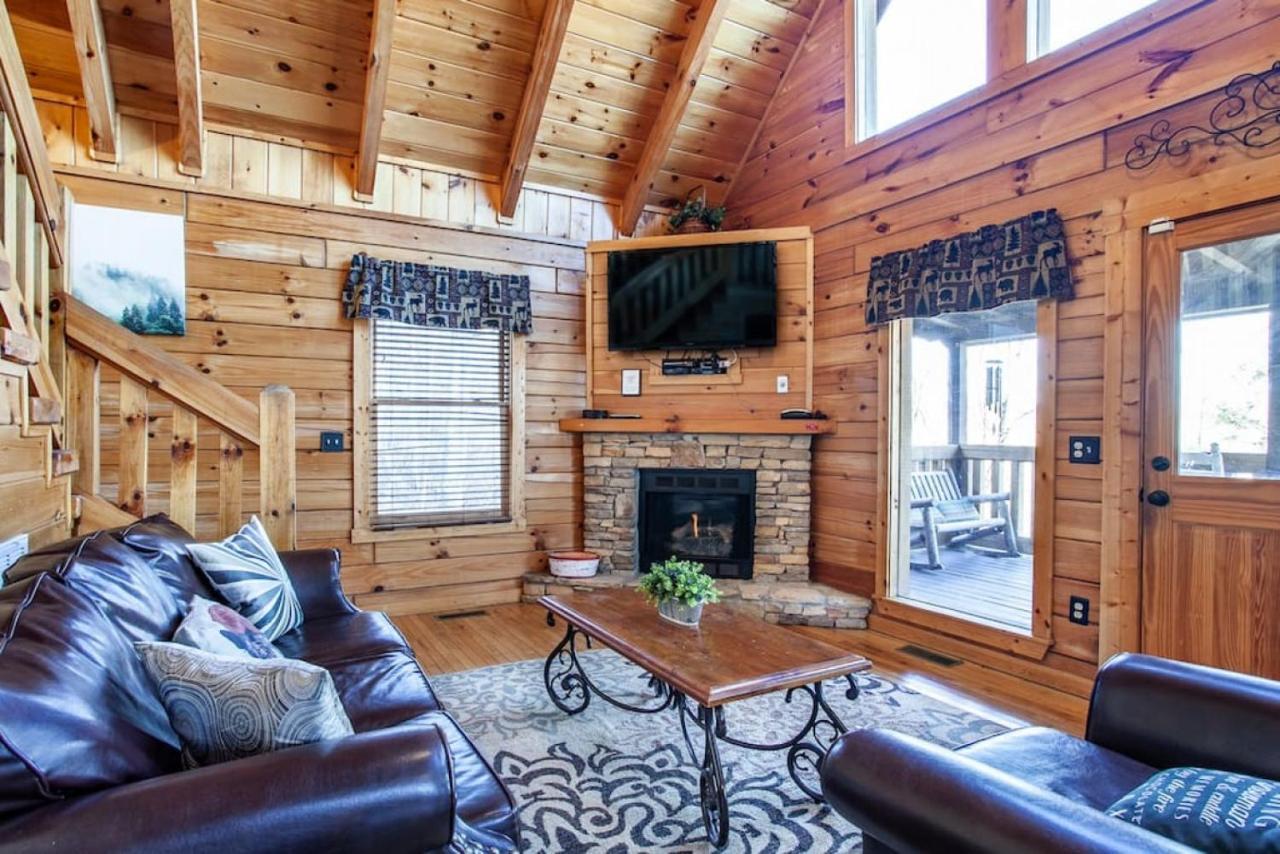 Holiday home Whisk A Way With Hot Tub, Pool Table And Jacuzzi Gatlinburg